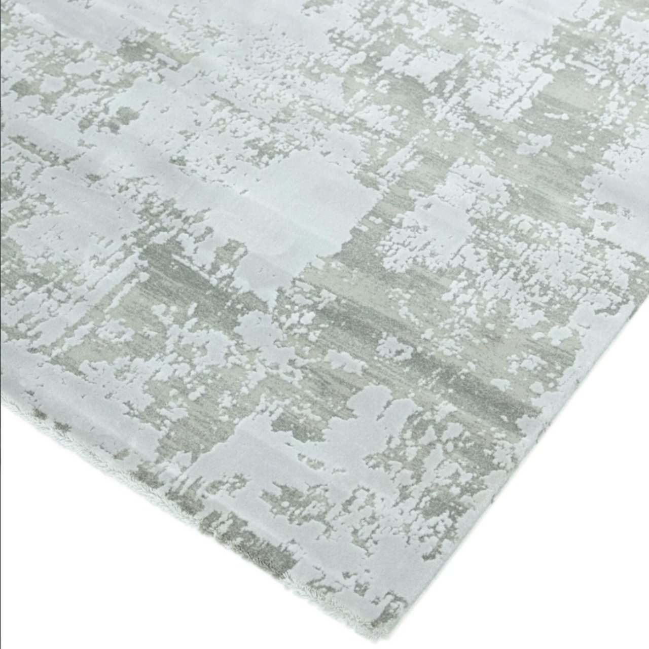 Partial view of the Astra rug showing its soft surface and seamless edges