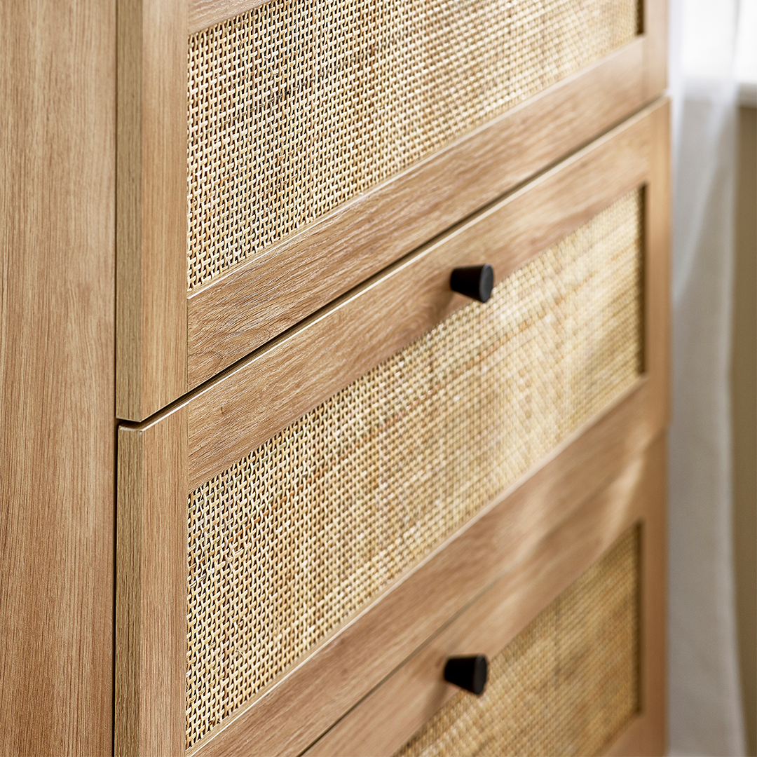 Zoom in on the beautiful rattan details and round black handles